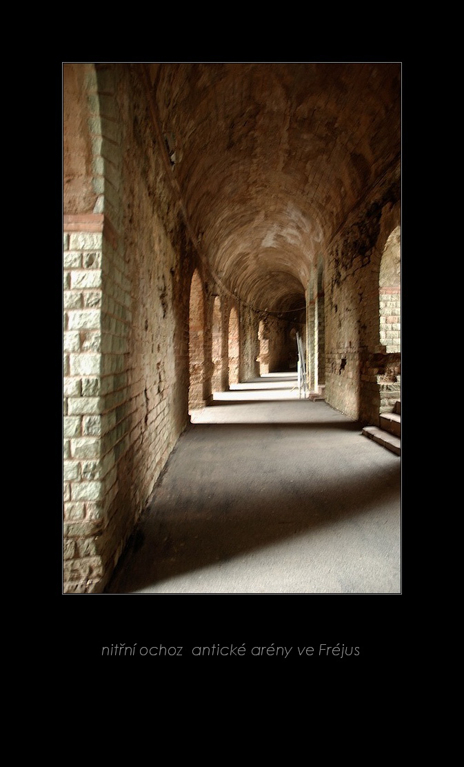 183_ochoz arény_Fréjus